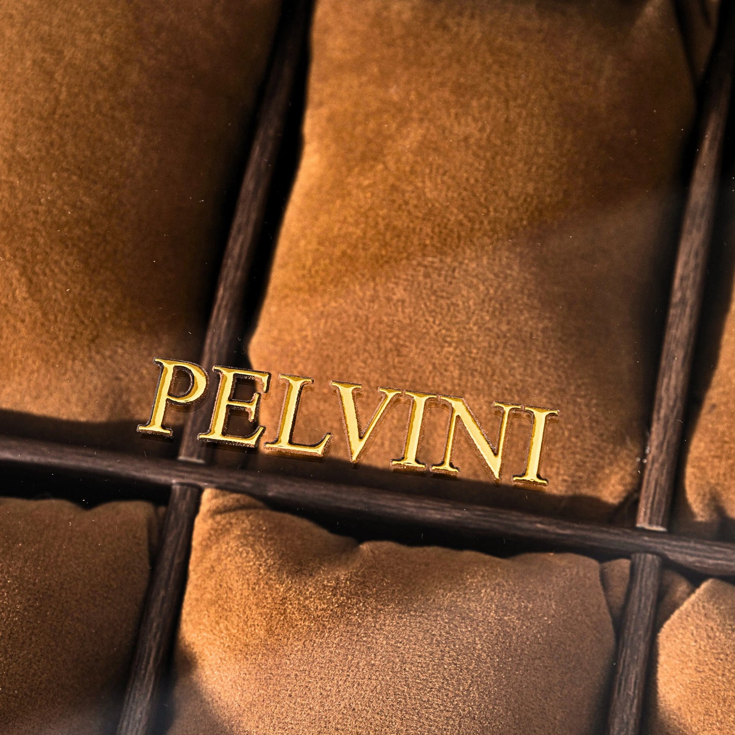 Premium Pelvini® Heritage Watch Chest